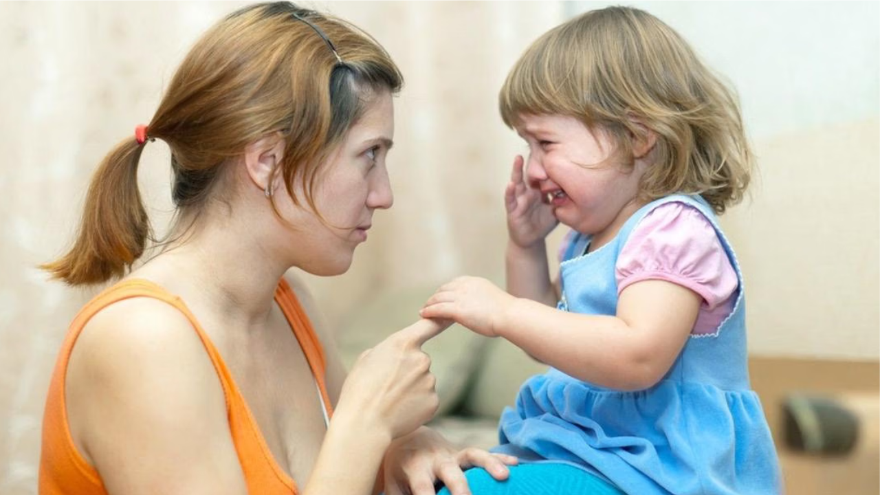 Ibu Buat Berita AI Palsu untuk Menakut-nakuti Anak